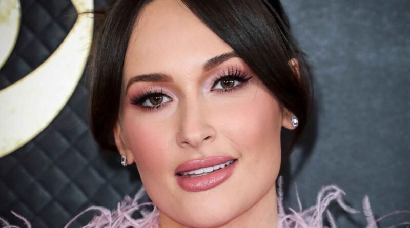 Kacey Musgraves' Stunning Makeup: Discover the Drugstore Secret Behind Her Amazing Lashes!