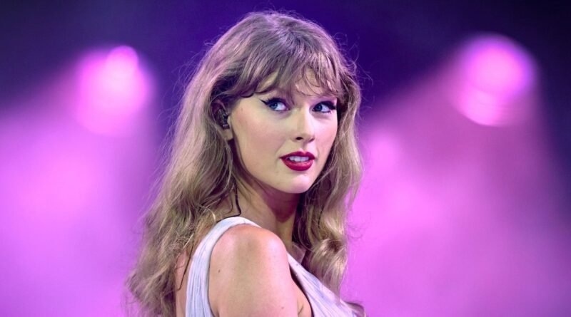 Taylor Swift Surprises Fan with $600 Dyson Airwrap After Hospital Visit