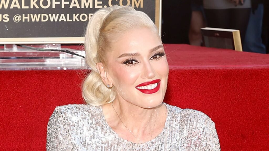 Gwen Stefani Looks Unrecognizable Without Her Signature Red Lipstick