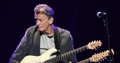 Eagles Lead Guitarist Steuart Smith Announces Retirement Due to Parkinsonism