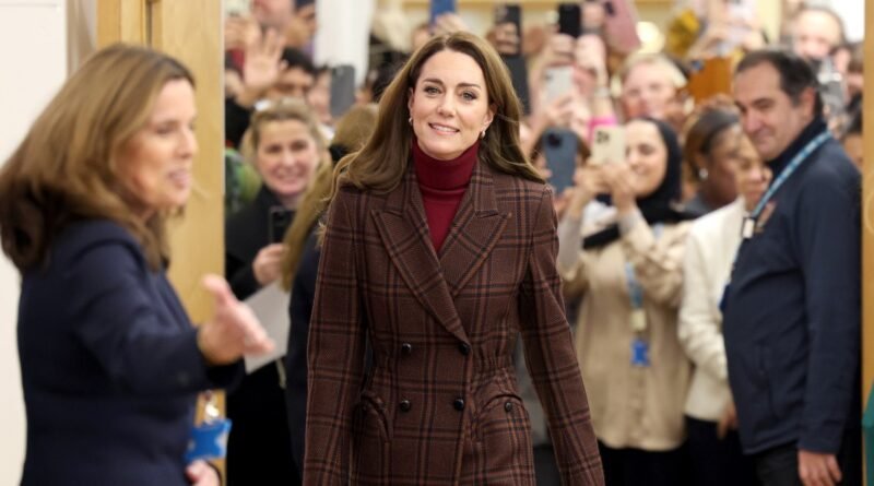 Kate Middleton's Turtleneck is Gone - Grab a $17 Similar Style Today!