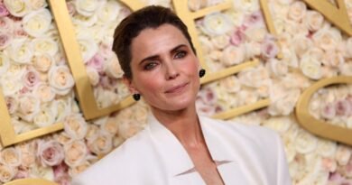 Keri Russell Rocked This Foundation Stick at the Golden Globes