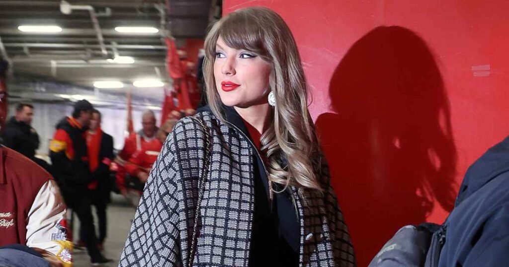 Taylor Swift Makes an Appearance at Travis Kelce's Chiefs vs. Texans Playoff Showdown