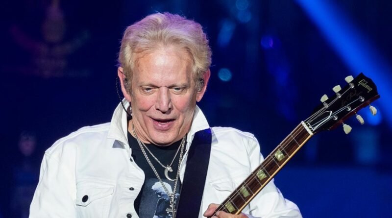 Eagles Guitarist Don Felder Hurries Off Stage Due to Emergency Situation