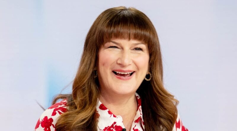 Ana Gasteyer Reflects on the One Time She Lost Her Character During 'SNL'