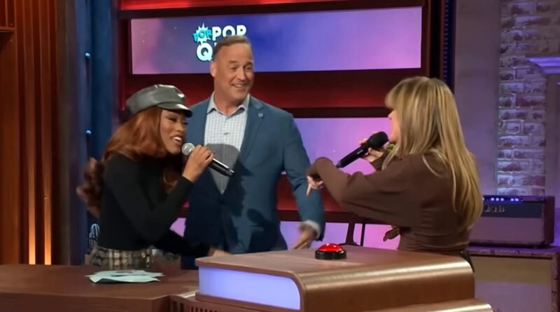 Kelly Clarkson and Keke Palmer Perform TLC's 'No Scrubs' Duet