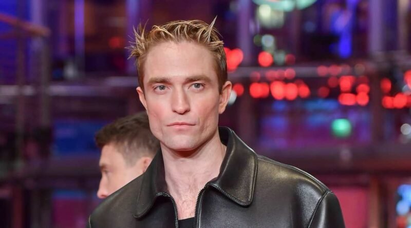 Robert Pattinson Claims to Be an 'Expert' at Changing His Daughter's Diapers