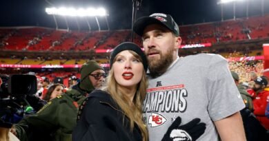 Taylor Swift Cheers on Travis Kelce as He Arrives for Super Bowl 2025