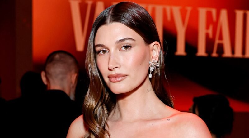 Hailey Bieber's Glam Makeup Style at the 2025 Vanity Fair Oscar Party