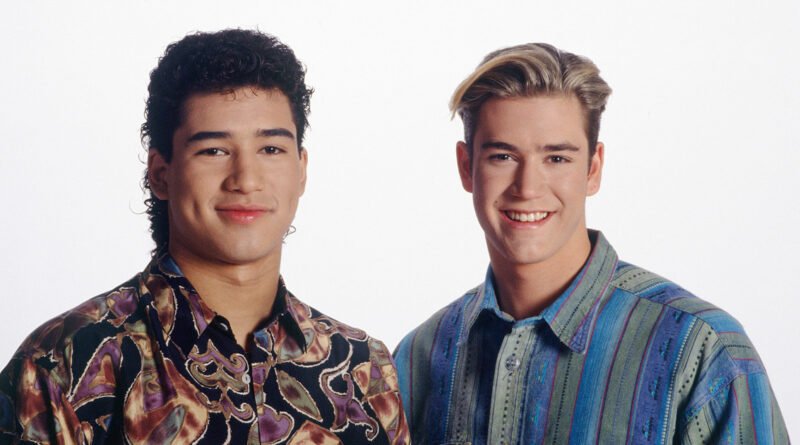 Mario Lopez Connects with Mark-Paul Gosselaar at '90s Con Reunion