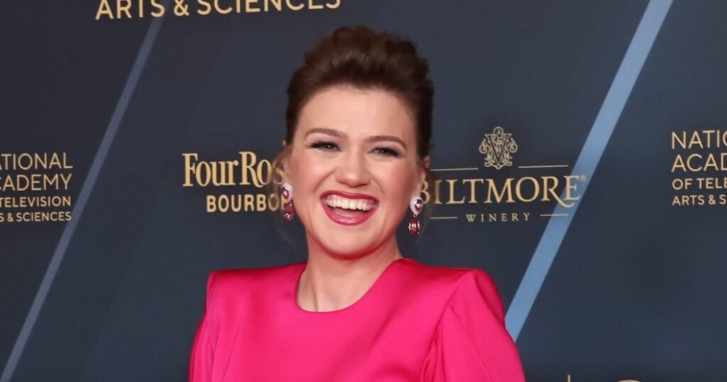Kelly Clarkson Remembers Performing in 'Cow Manure' After American Idol