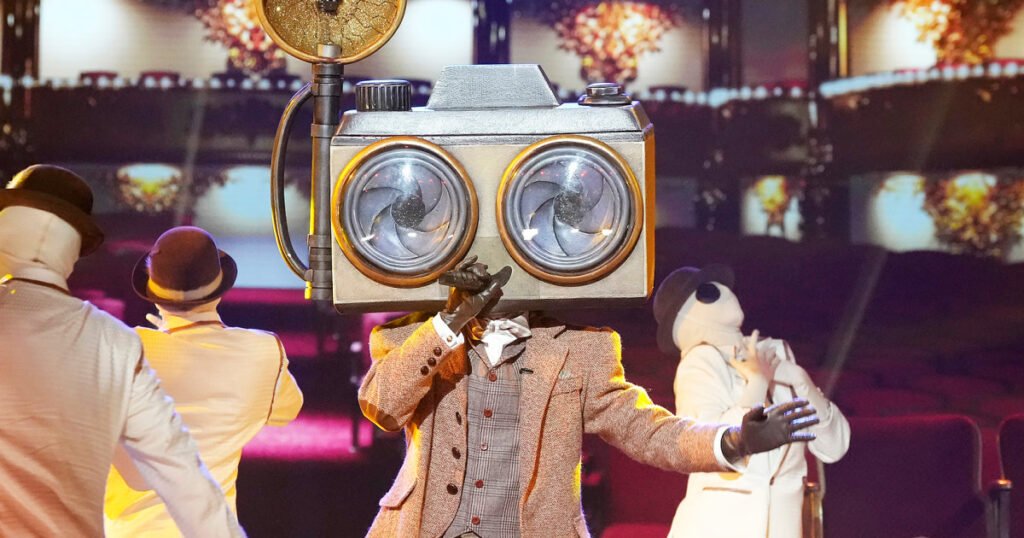 'The Masked Singer' Reveals Paparazzo as Matthew Lawrence