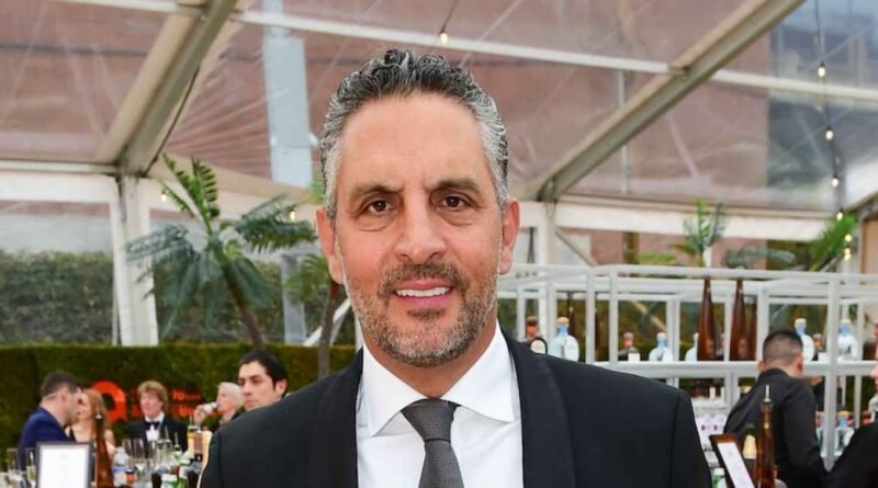 Mauricio Umansky Caught Kissing an Unknown Woman in L.A.