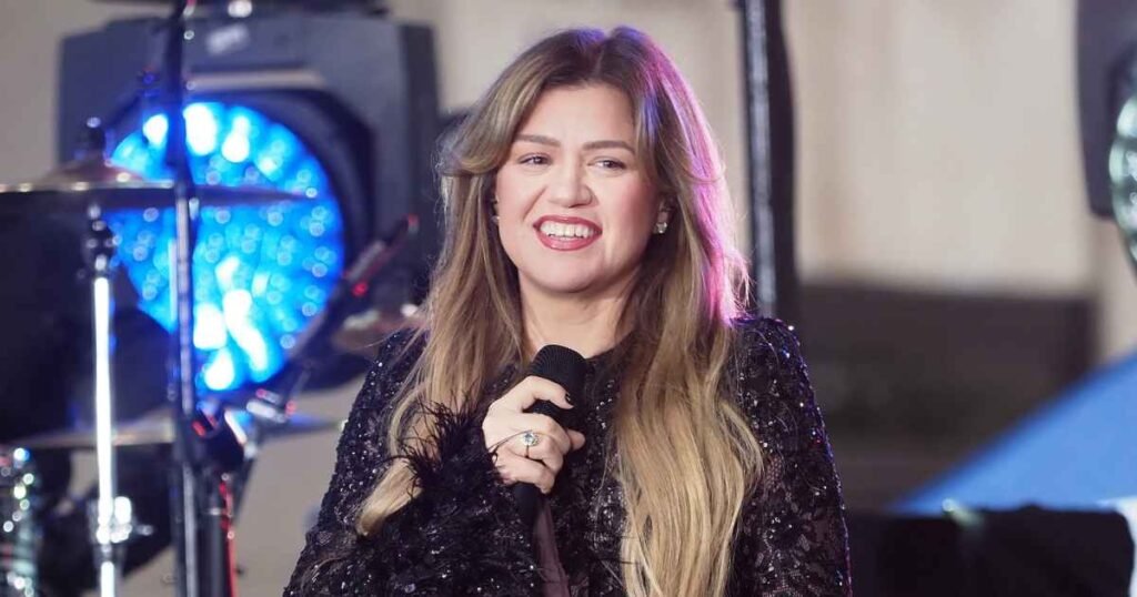 Kelly Clarkson Discusses Her Love Life and Family After Divorce