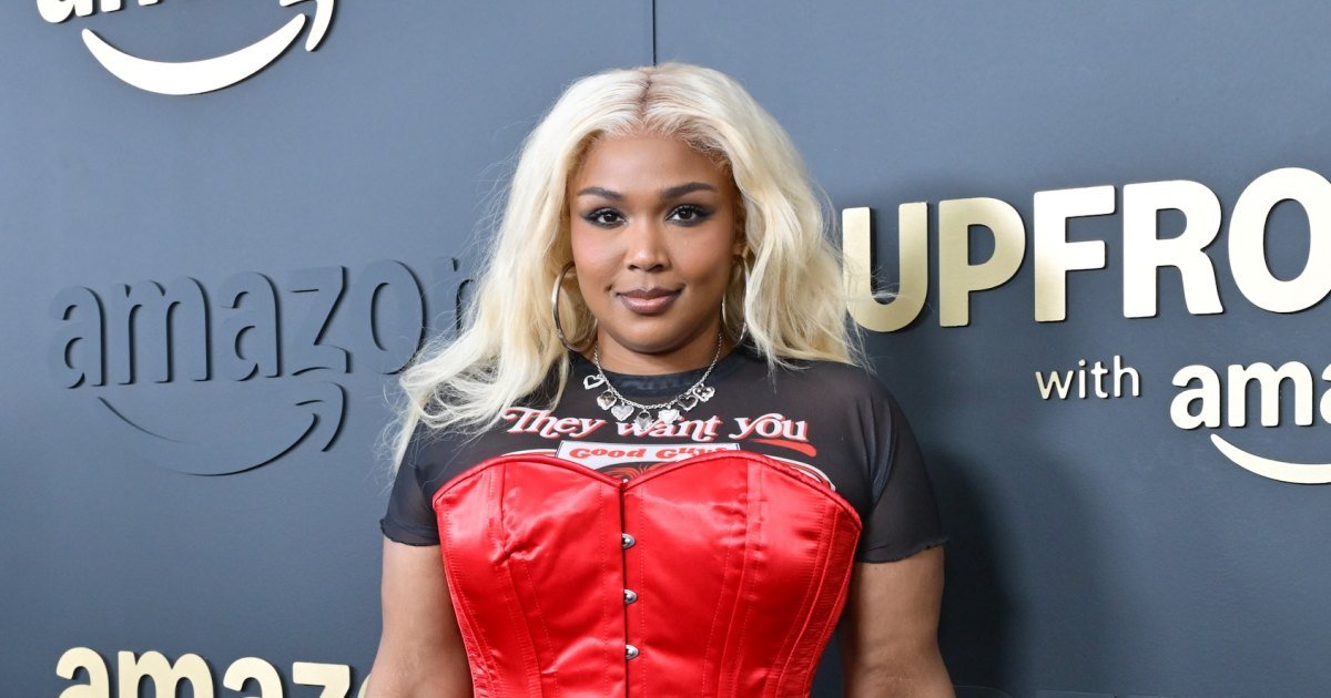 Lizzo Celebrates Memorial Day Weekend in a Bikini, Dancing with Her Grammys