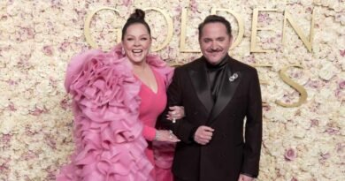 Melissa McCarthy and Ben Falcone's Daughter Vivian Attends Prom