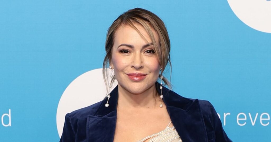 Alyssa Milano Pays Tribute to Julian McMahon Following His Untimely Passing at 56