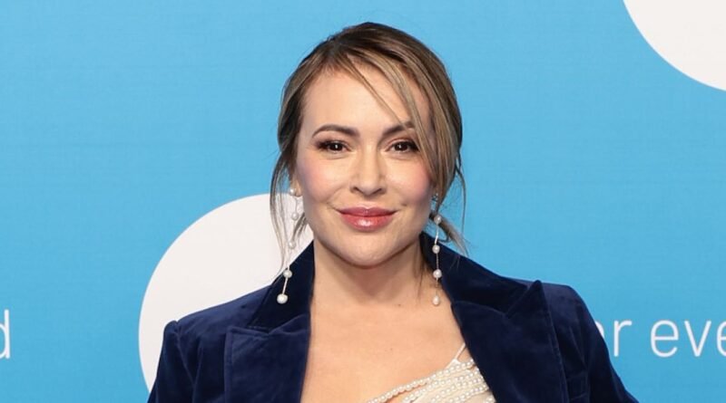 Alyssa Milano Pays Tribute to Julian McMahon Following His Untimely Passing at 56
