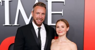Dax Shepard Posts Bare Photo of Kristen Bell Following Emmy Nomination