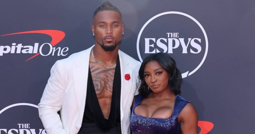 Simone Biles and Jonathan Owens Show Affection at the 2025 ESPY Awards