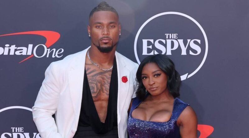Simone Biles and Jonathan Owens Show Affection at the 2025 ESPY Awards