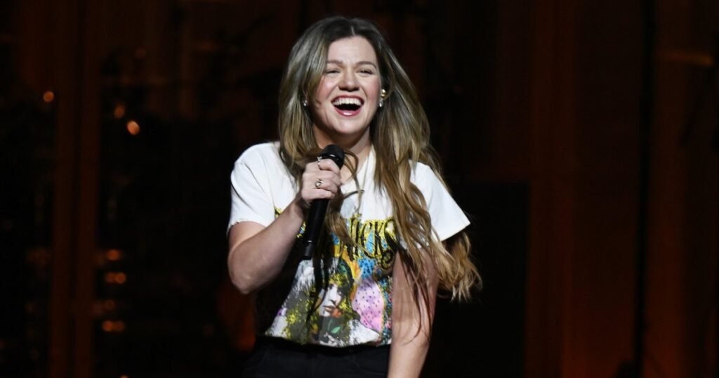 Kelly Clarkson Compares Her Touring Experience to Taylor Swift's 'Eras Tour' Triumph