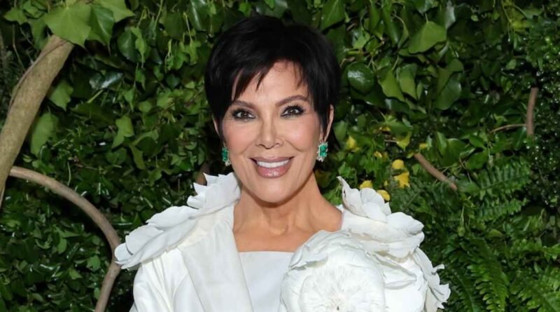 Kris Jenner Under Fire for Photoshop Fail After Six-Toe Photo Emerges
