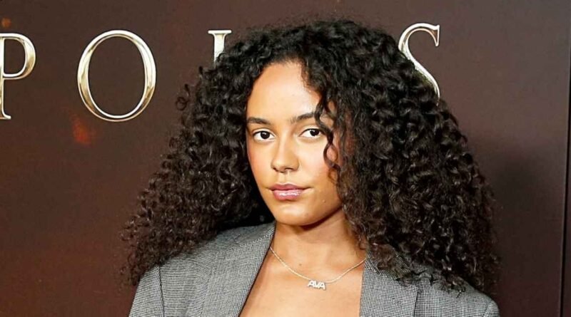 Ava Dash: Inside My Bag