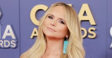 Miranda Lambert's Funny Reaction to a Wardrobe Mishap