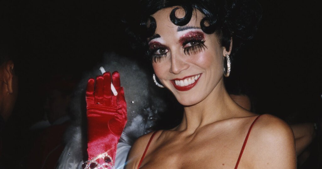 31 Simple Halloween Makeup Ideas: From Adorable to Frightening
Halloween reveals two kinds of celebrants: those who invest effort into elaborate costumes and those who opt for quick fixes like cat whiskers.