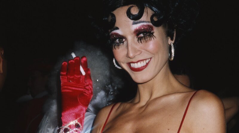 31 Simple Halloween Makeup Ideas: From Adorable to Frightening

Halloween reveals two kinds of celebrants: those who invest effort into elaborate costumes and those who opt for quick fixes like cat whiskers.