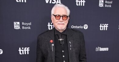 Brian Cox's Kilt Wardrobe Mishap Leaves Audience Surprised