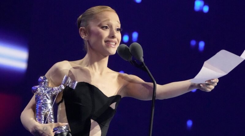 Ariana Grande Expresses Gratitude to Therapist at the 2025 VMAs