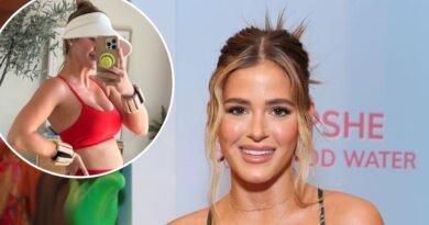 Pregnant JoJo Fletcher Flaunts Her Baby Bump on 'Mom Walk'
