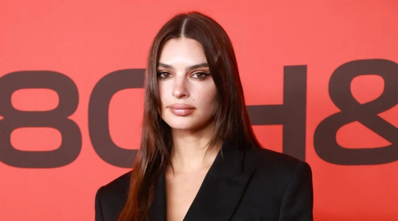 Emily Ratajkowski Flaunts Topless Look with Stunning Eye Makeup