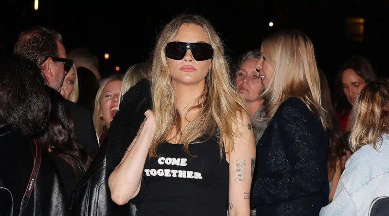 Cara Delevingne Left Waiting Outside Stella McCartney Fashion Show