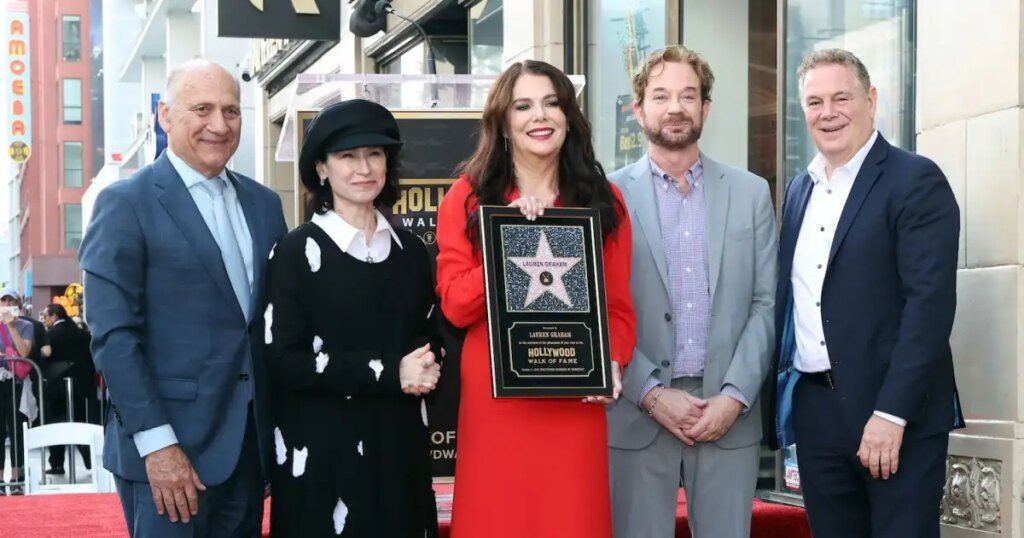 Gilmore Girls Cast Reunites with Lauren Graham for Walk of Fame Celebration