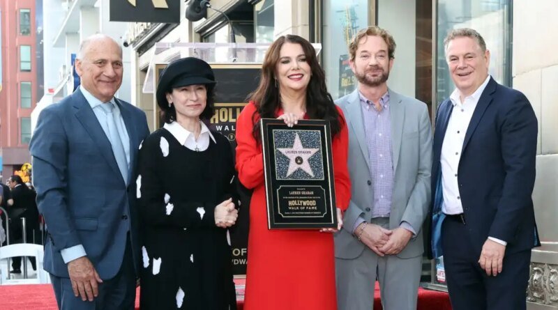 Gilmore Girls Cast Reunites with Lauren Graham for Walk of Fame Celebration