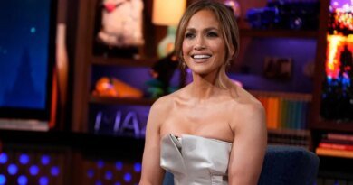 Recreate Jennifer Lopez's Croc-Embossed Clutch Style for Only $30!