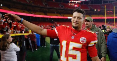 Patrick Mahomes Causes a Stir by Adding Ketchup to His Turkey