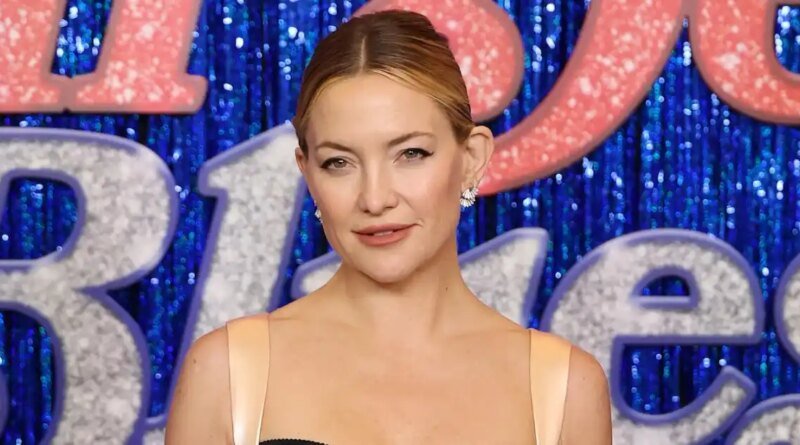 Kate Hudson Dazzles in a Stunning Bra Ahead of the Song Sung Blue Premiere