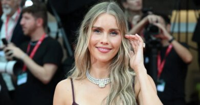 Claire Holt's NYC Marathon Shoes: These Are the Exact Hoka Ones!