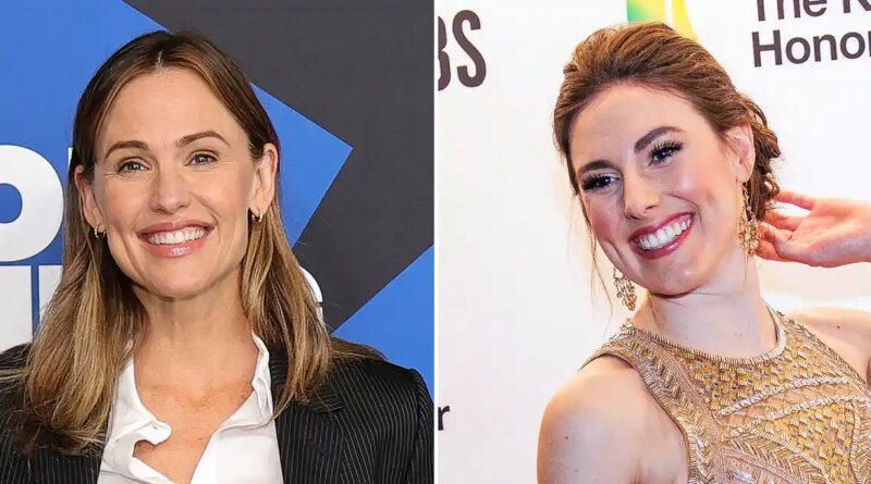 Jennifer Garner Masters the Art of the 'Nutcracker French Twist'
