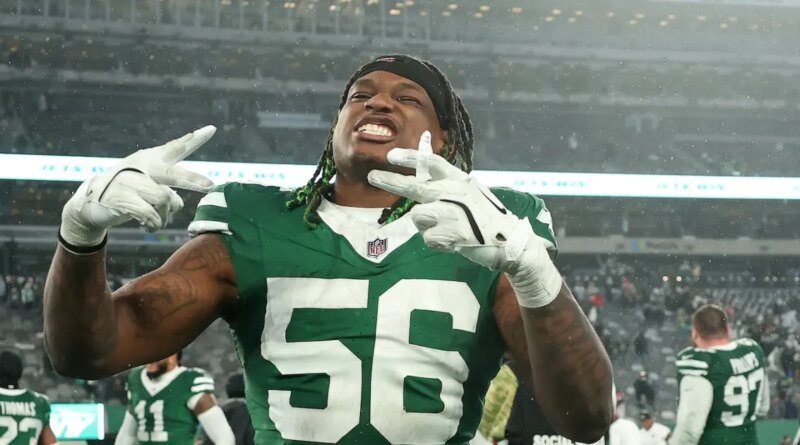 Jets' Quincy Williams Rocks Joker Costume Before Rivalry Showdown