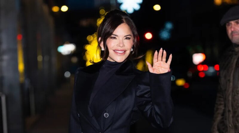 Recreate Lauren Sanchez’s Chic Holiday Clutch Look for Just $36!