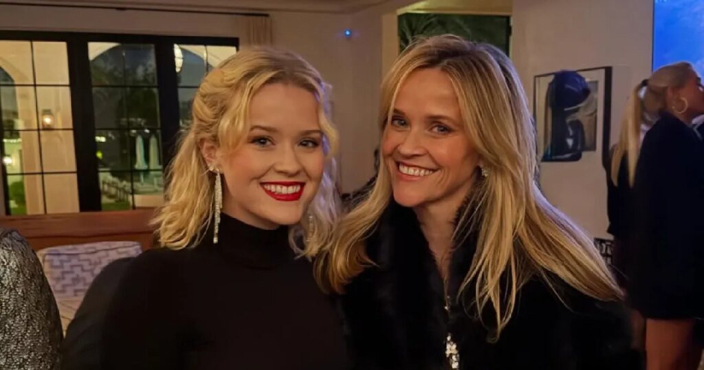 Reese Witherspoon and Daughter Ava Look Like Twins in Adorable Holiday Photo