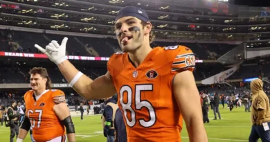 Bears' Cole Kmet Responds to Sister's Relationship with Packers Player Before Playoff Showdown