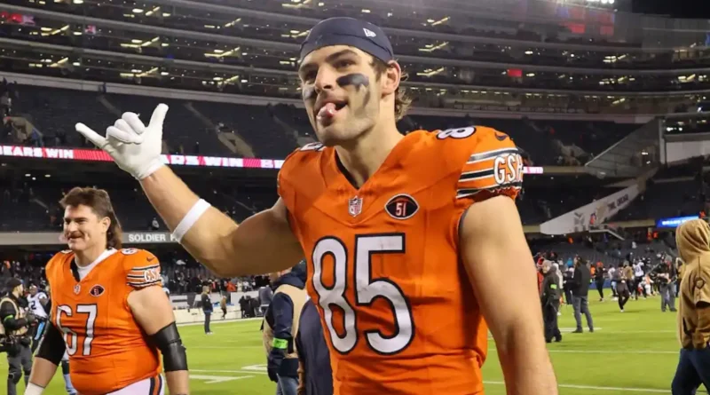 Bears' Cole Kmet Responds to Sister's Relationship with Packers Player Before Playoff Showdown