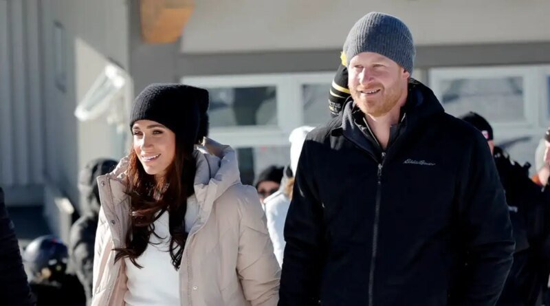 Why the Rush to Share 2016 Photos? Topless Emrata and Other Celebs Join In