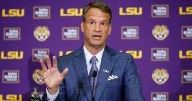 Lane Kiffin Shares ‘Make Baton Rouge Great’ Hats After Mentioning Donald Trump